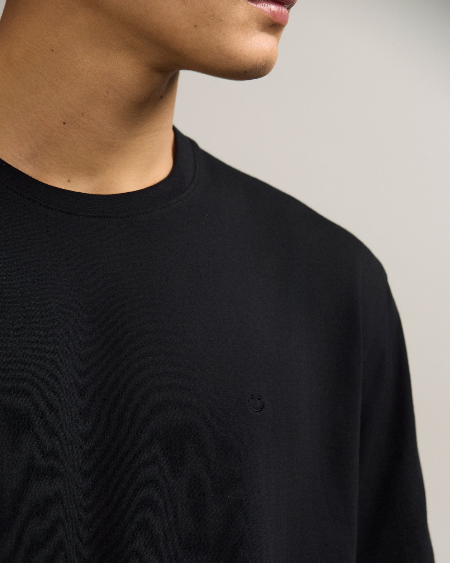 classic crew t-shirt black smiley