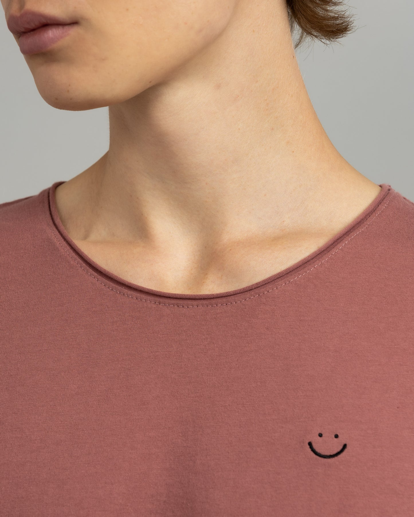 original raw t-shirt burgundy smiley